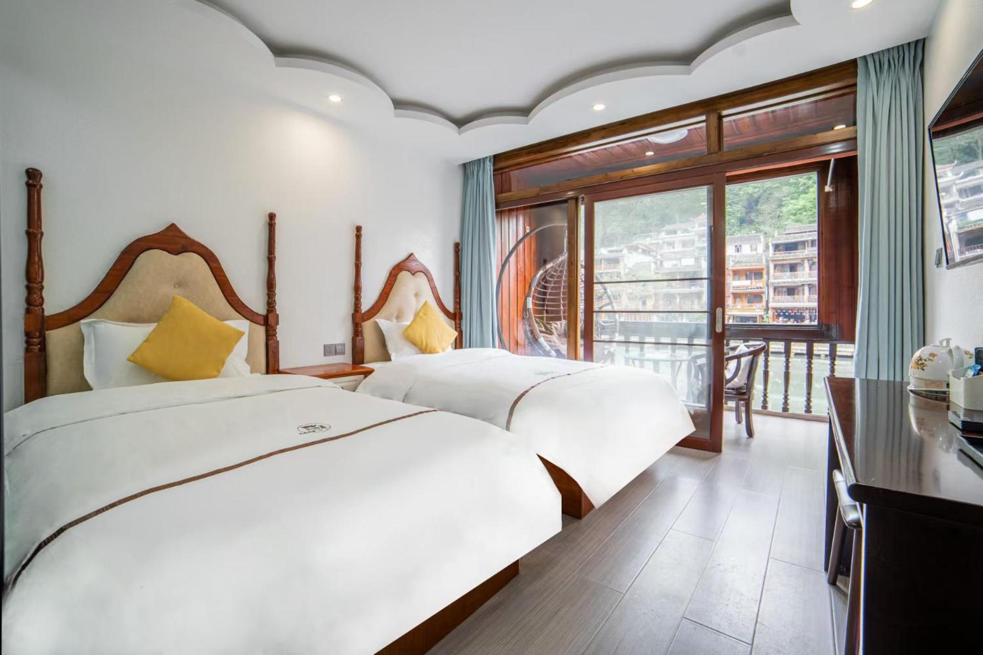 Fenghuang Ancient Town Lazy Cat Riverside Inn Exterior foto